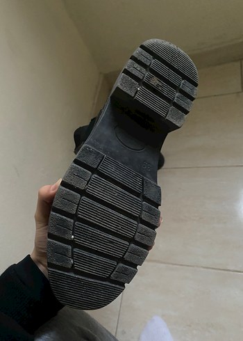 Siyah Platform Tabanlı Kadın Bot - Görsel 4