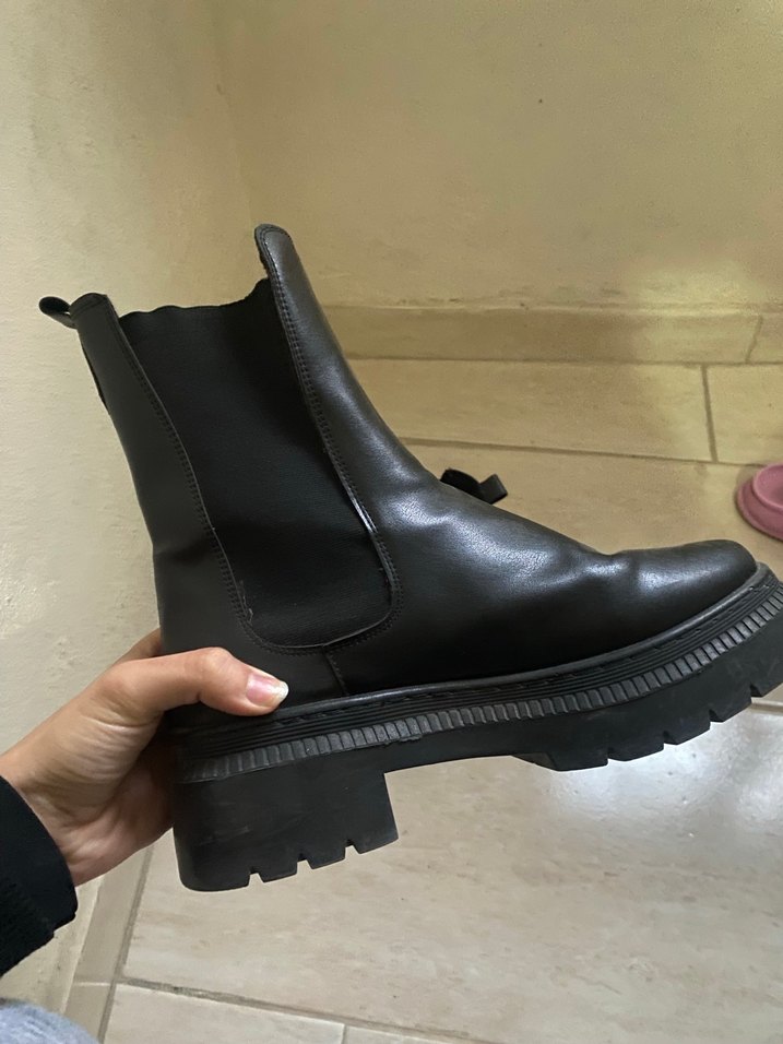 Siyah Platform Tabanlı Kadın Bot - Görsel 5