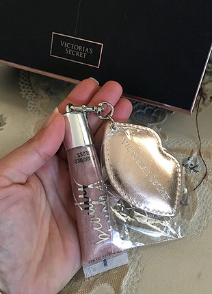 Victoria s Secret çanta süs/ anahtarlık ve tam boy lipgloss (dud