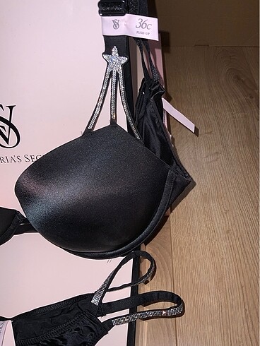 Victoria s Secret Victoria?s Secret Starstrack ışıltılı taşlı iç çamasır takımı. P