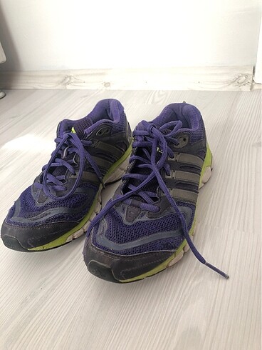 Orjinal Adidas koşu ayakkabısı