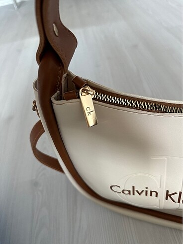  Beden Calvin Klein omuz çantası