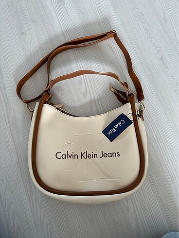Calvin Klein omuz çantası