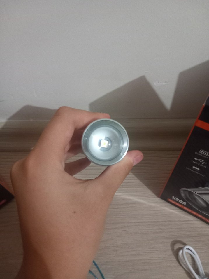 şarjlı el feneri boyundan büyük işler yapar - Görsel 4