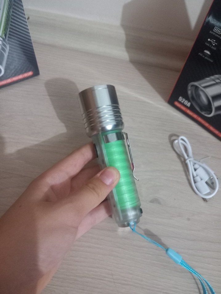 şarjlı el feneri boyundan büyük işler yapar - Görsel 3