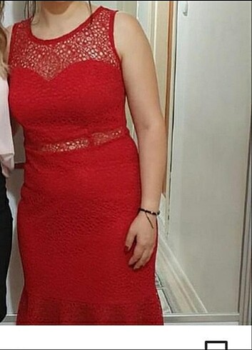 Adil Işık Kırmızı Nişan elbisesi