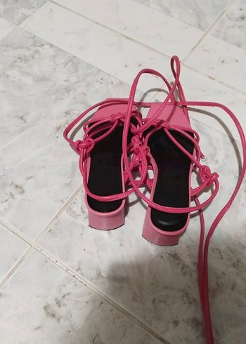 Trendyol & Milla Pembe Topuklu Bağcıklı Kadın Sandalet