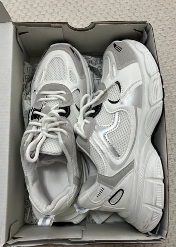 39,5 Beden Beyaz Gri Bağcıklı Spor Kadın Sneakers