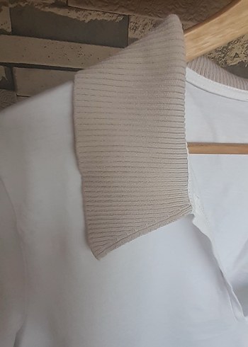 Gri Yakalı Beyaz Kadın Mini Tişört - Görsel 3