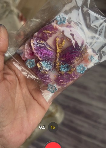 Kelebek Desenli Köpüren Sabun - Görsel 4