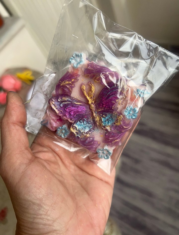 Kelebek Desenli Köpüren Sabun - Görsel 3