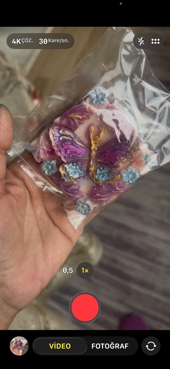 Kelebek Desenli Köpüren Sabun - Görsel 4