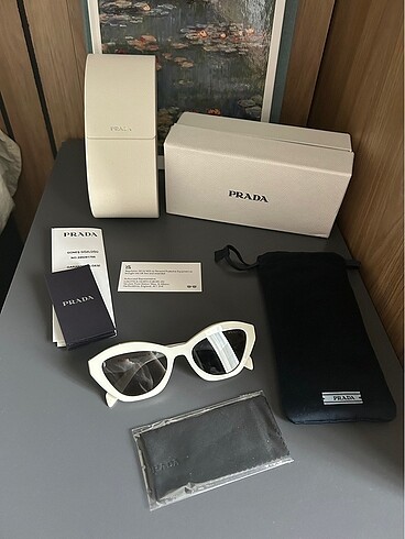 Prada güneş gözlüğü