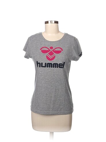 Hummel T-shirt %70 İndirimli.