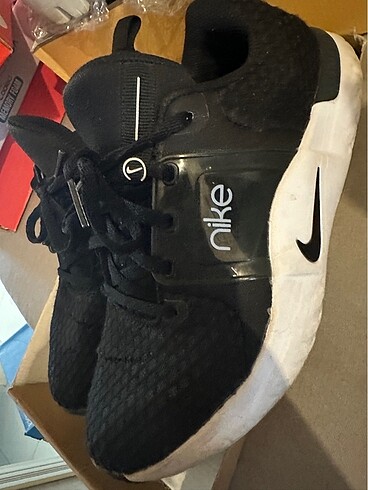 38,5 Beden nike spor ayakkabısı