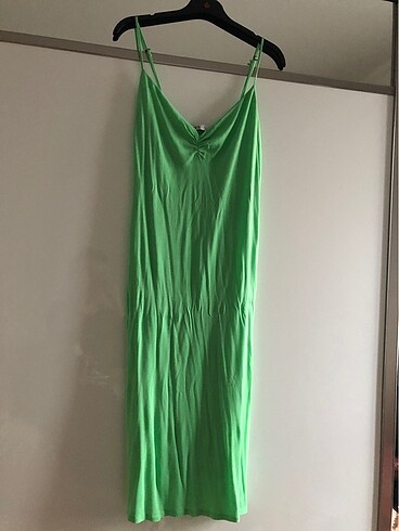 Zara ince askılı yeşil elbise