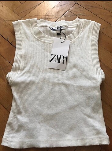 Zara Beyaz Sıfır Kollu Crop