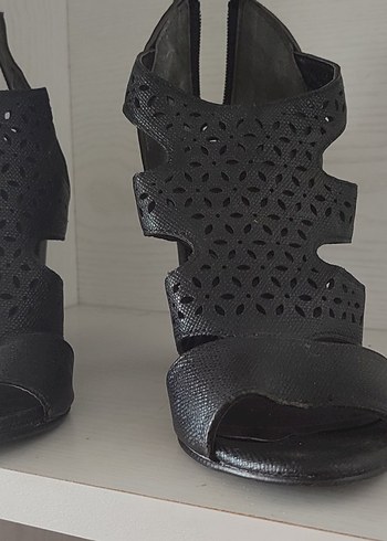 Kemerli Siyah Gotik Dolgu Topuklu Kadın Ayakkabı - Görsel 2