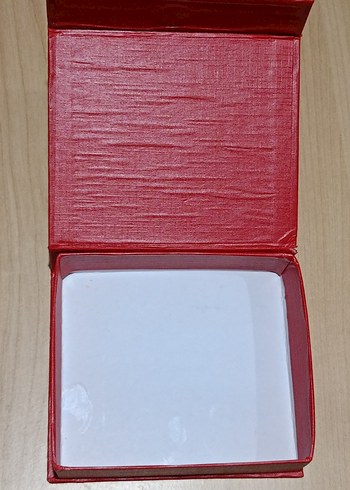 Kırmızı Karton Hediyelik Kutu