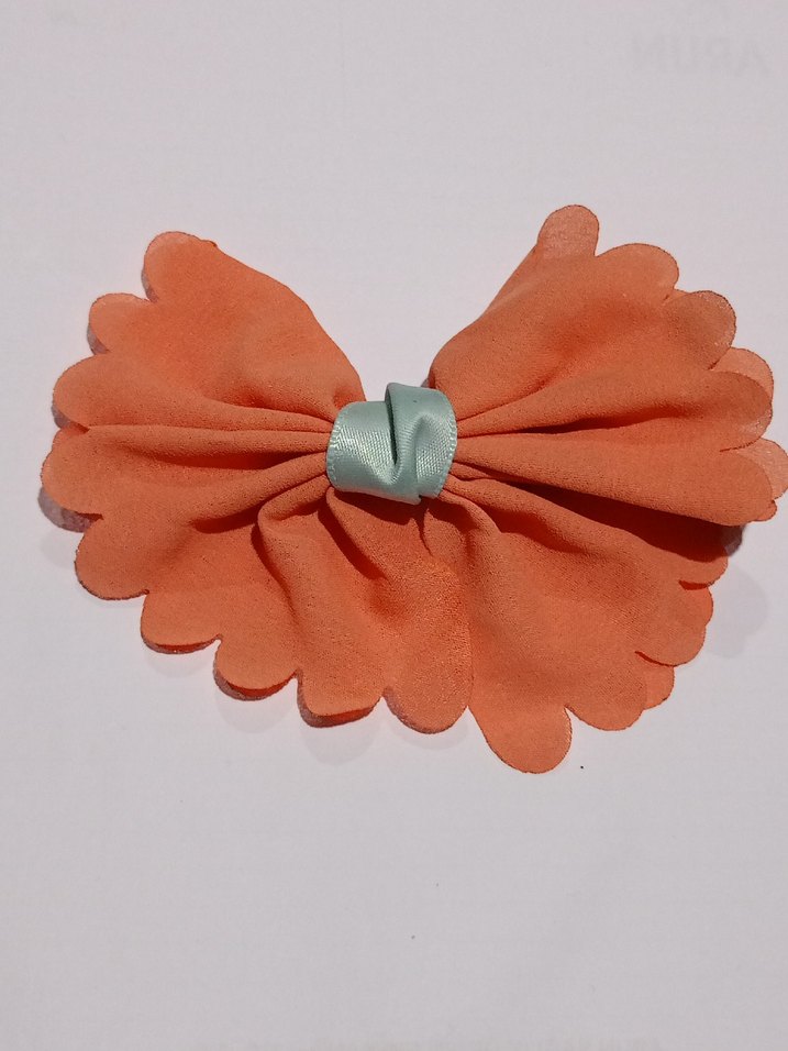 Fiyonk Detaylı Kadın Toka - Görsel 2