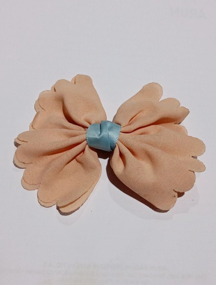 Fiyonk Detaylı Kadın Toka - Görsel 2