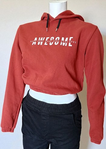 m Beden Baskılı Kapüşonlu Crop Sweatshirt