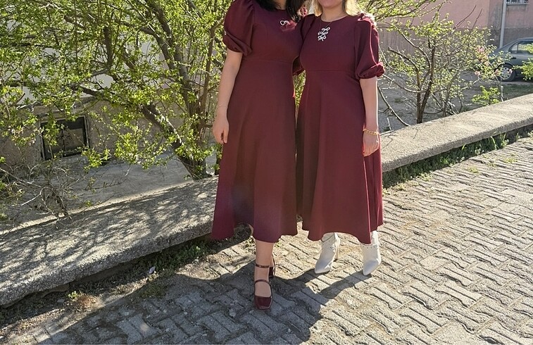 Bordo önü kurdeleli elbise