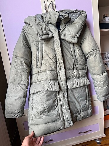 Mont yeşil bir renkte hiçbir kusuru yok yepyeni