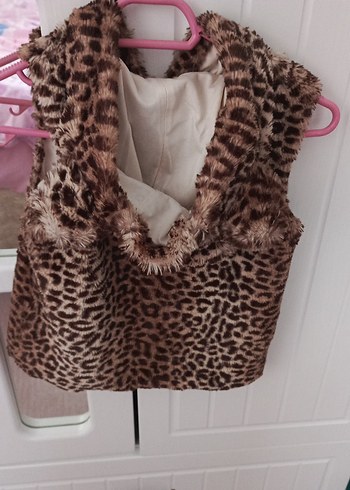 Kız Çocuk Leopar Desenli Kapüşonlu Kürklü Yelek - Görsel 2