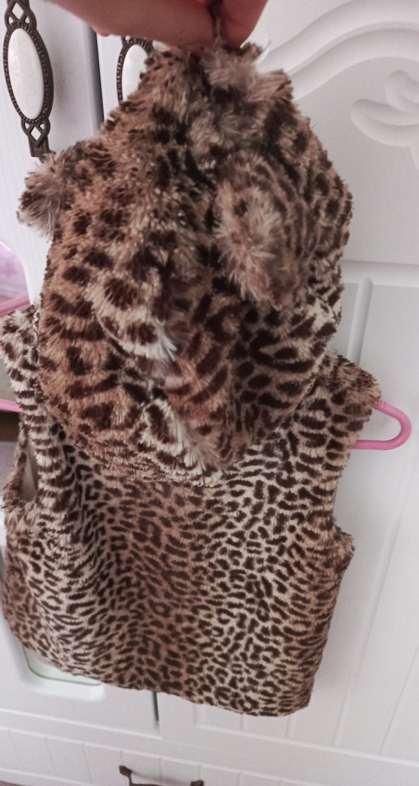 Kız Çocuk Leopar Desenli Kapüşonlu Kürklü Yelek - Görsel 3
