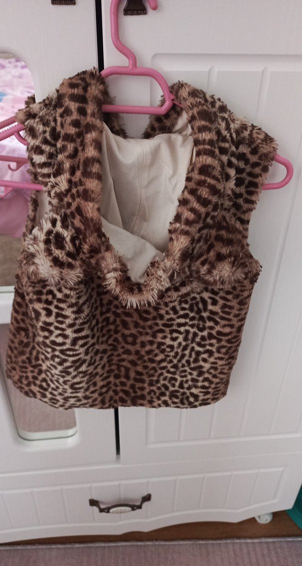 Kız Çocuk Leopar Desenli Kapüşonlu Kürklü Yelek - Görsel 2