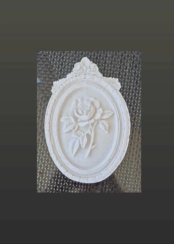 Beyaz Oval Çiçekli Dekoratif Çerçeve