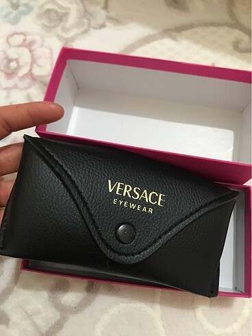  Beden Versace gözlük kutusu ve çantası