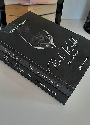 Siyah Kuğu 1, Ruh Kadehi 2 Seri kitap