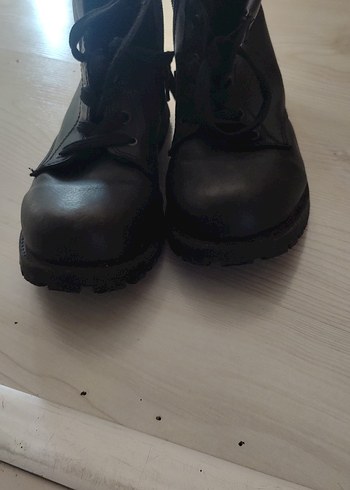 35 Beden Kemerli Siyah Erkek Çocuk Botu