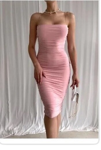 Pembe büzgülü askılı midi elbise