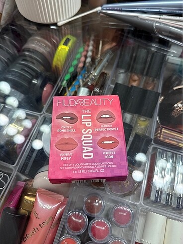 Huda Beauty 4?lü ruj seti