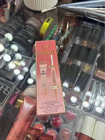 Revolution Lip Shape