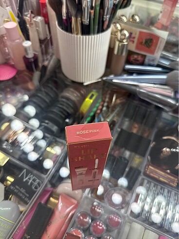  Beden Revolution Lip Shape