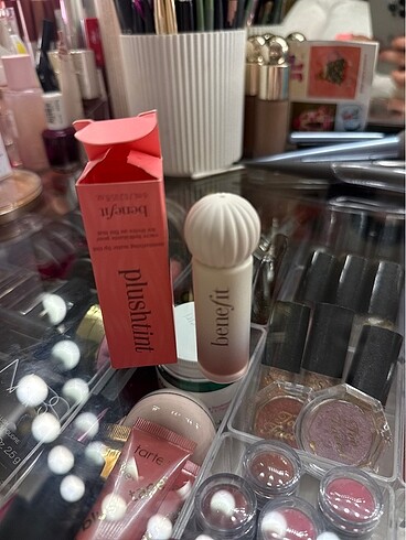Beden Benefit mat tint