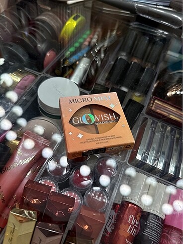 Huda beauty glowish mini palet
