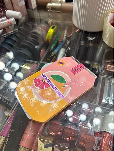 Revolution Grapefruit fizz far paleti