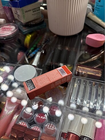 Huda Beauty Huda lip blush