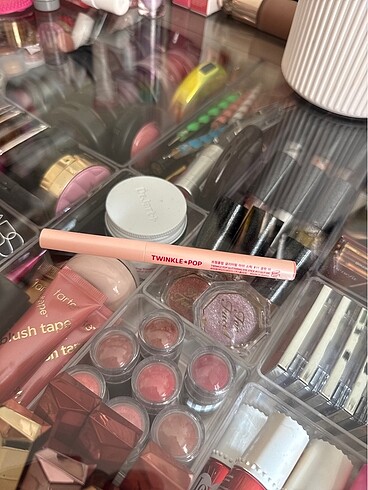 Twinkle pop glittering eye stick