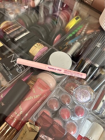 Twinkle pop glittering eye stick