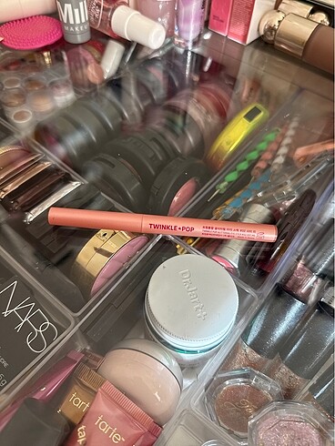 Twinkle pop glittering eye stick