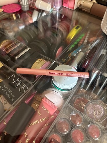 Twinkle pop glittering eye stick
