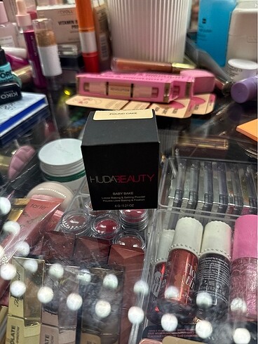 Huda Beauty Mini Pound Cake Pudra