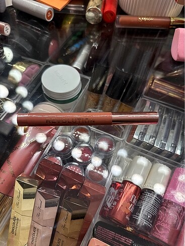 Revolution lip crayon
