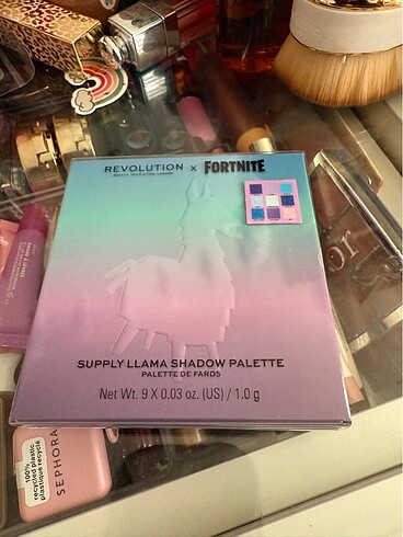 Revolution far paleti
